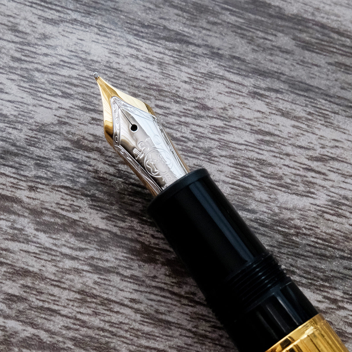 Montblanc 146 Solitaire Pinstripe Vermeil